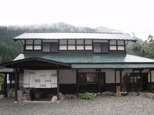 山里の香りただよう宿「ふらり」